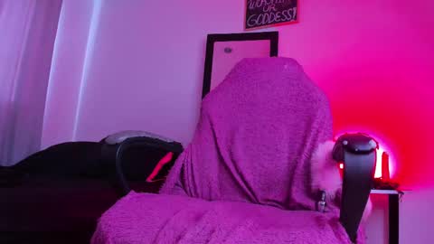 manuevans10 online show from February 19, 5:16 pm