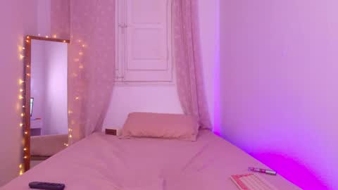     online show from April 3, 7:15 am