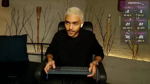 Snapshot of marcusrain_ chatting on October 21, 8:12 pm Marcus online show from October 21, 8:12 pm