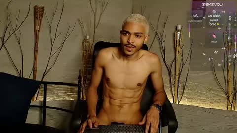 Snapshot of marcusrain_ chatting on October 19, 10:36 pm Marcus online show from October 19, 10:36 pm
