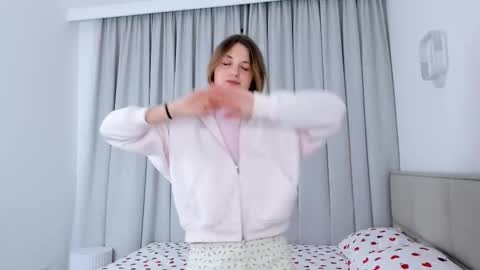 Mia online show from March 17, 7:19 pm