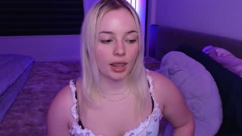 margot_robbie7 online show from January 7, 1:54 am