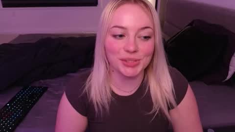 margot_robbie7 online show from January 19, 12:20 am