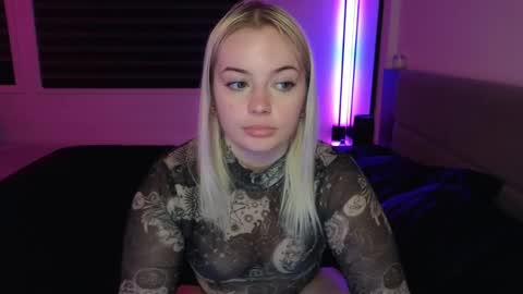 margot_robbie7 online show from November 2, 11:27 pm