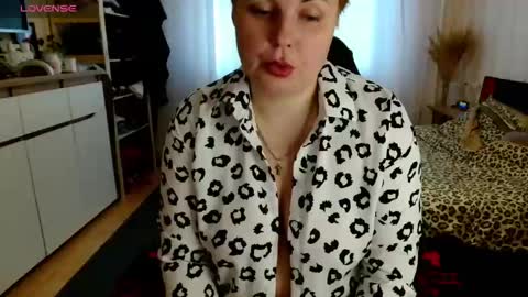 Mari online show from November 11, 6:37 am