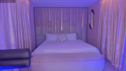 MARIA HERRERA  online show from December 20, 11:01 pm