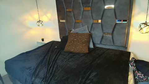 M A R I A N A online show from February 26, 8:01 pm