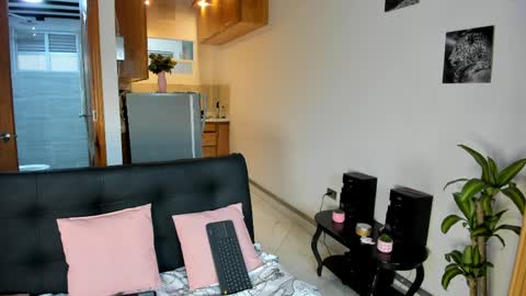 Mariana online show from April 8, 12:30 pm