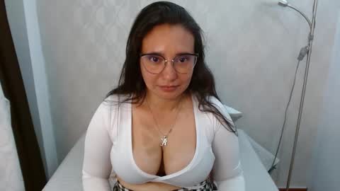 Im Mariana online show from February 6, 10:56 pm