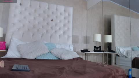la crespa x online show from April 29, 12:32 pm