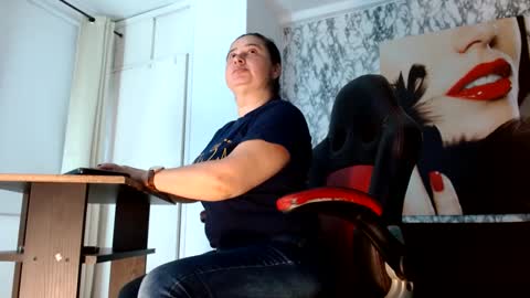 Snapshot of mariani_smith chatting on September 16, 12:07 pm Mariani online show from September 16, 12:07 pm