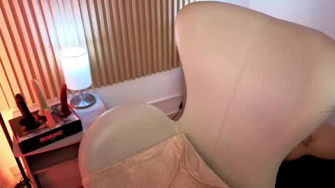 Marian Love  online show from October 3, 12:46 pm