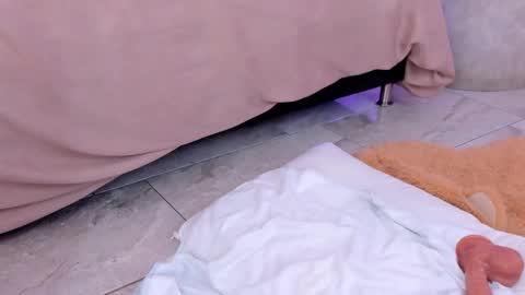 Maria Pettit online show from November 30, 1:07 pm