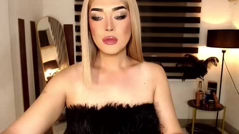 Snapshot of marinamorets chatting on February 9, 2:38 am marina online show from February 9, 2:38 am