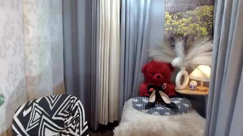 LEAH online show from June 20, 11:00 pm