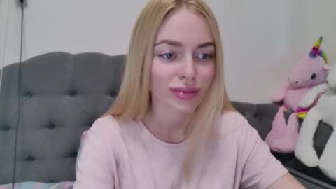 mariwell online show from May 27, 1:57 am