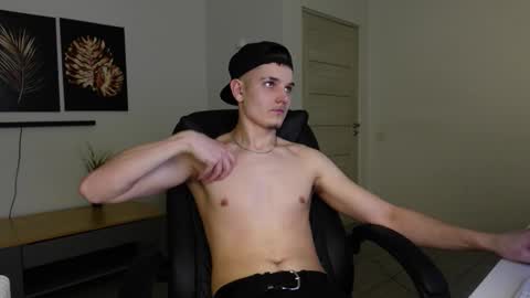 MARK KARSON online show from March 4, 7:11 pm