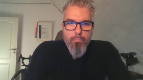 marriedcock1980 online show from December 11, 3:37 pm