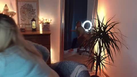 Snapshot of marrygrayes chatting on February 25, 9:04 pm Maria  online broadcast from Tuesday to Suturday from 6 pm to 12 pm Germany time Sunday-Monday offline online show from February 25, 9:04 pm