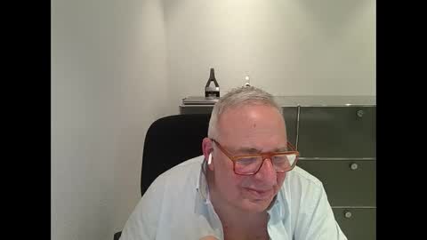 martin_1947 online show from October 13, 7:38 pm