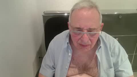 martin_1947 online show from April 9, 9:53 pm