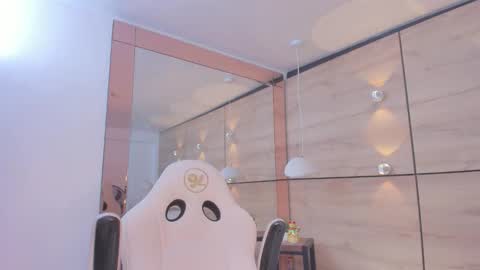 martina touss  online show from October 20, 11:37 am