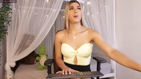 martinaa_rose online show from June 23, 1:06 pm