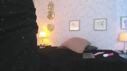 Martina Caicedo online show from June 10, 10:36 am