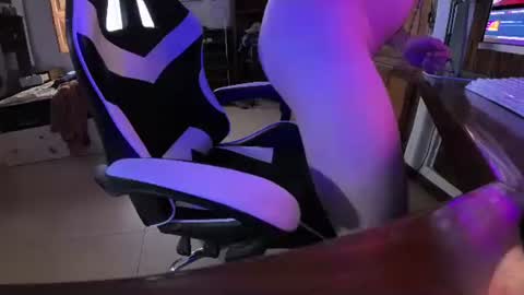 martingillesg online show from April 1, 6:27 pm