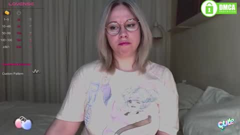 Snapshot of mary__linn chatting on October 19, 1:49 pm Mary linn online show from October 19, 1:49 pm