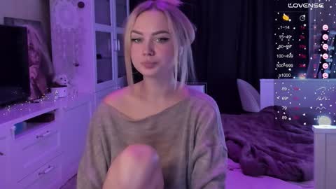 Snapshot of mary_romance chatting on September 13, 8:00 pm Mary online show from September 13, 8:00 pm