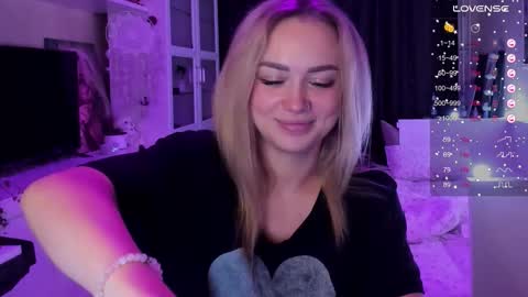 Snapshot of mary_romance chatting on October 5, 9:44 pm Mary online show from October 5, 9:44 pm