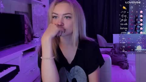 Snapshot of mary_romance chatting on September 22, 2:15 am Mary online show from September 22, 2:15 am