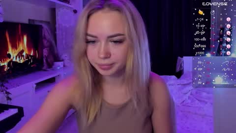 Snapshot of mary_romance chatting on October 11, 8:34 pm Mary online show from October 11, 8:34 pm