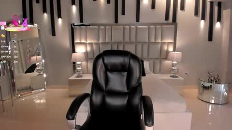  Mary  online show from February 22, 5:37 pm