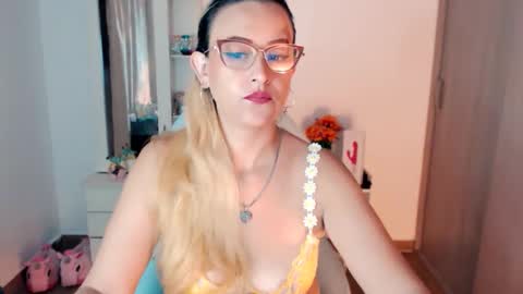 maryline online show from November 25, 5:01 pm