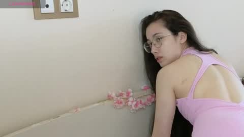 Hi Im Olivia Im new here3 online show from May 10, 3:24 am