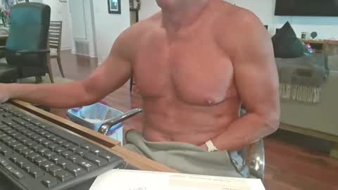Snapshot of mascmuscle49 chatting on December 5, 9:11 pm mascmuscle49 online show from December 5, 9:11 pm