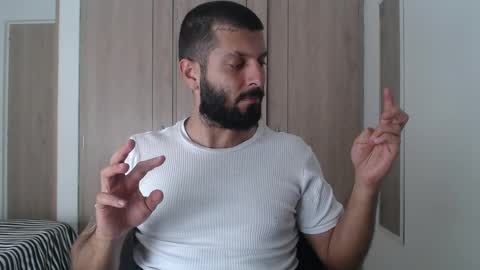   online show from December 6, 4:22 pm