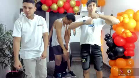 Snapshot of masters_sexx chatting on October 22, 12:07 pm Team Cris Darwin- Fernando- Stiven- David online show from October 22, 12:07 pm