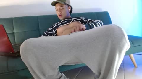 STRURIBE ON INSTAGRAM online show from January 10, 11:48 am