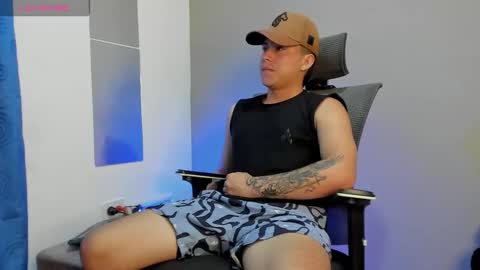 mattiwsmorris_ online show from November 19, 3:44 pm