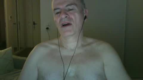 maturehotman online show from March 1, 6:35 am