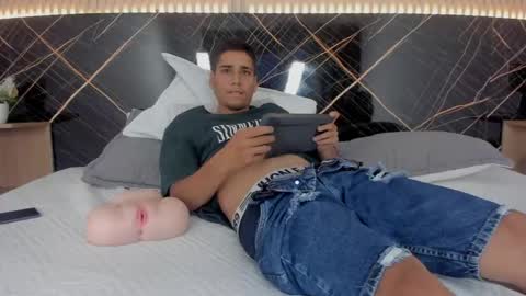 mauro_boy online show from May 29, 8:40 pm
