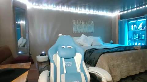 mavismable online show from November 11, 6:48 am