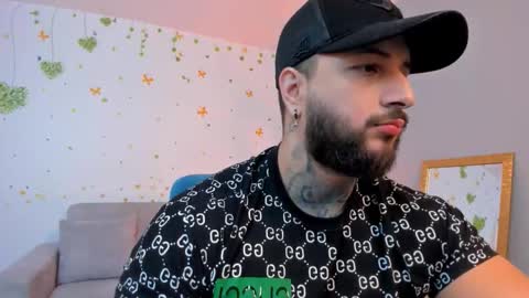 Snapshot of max_dic1 chatting on November 2, 5:18 am max D. online show from November 2, 5:18 am