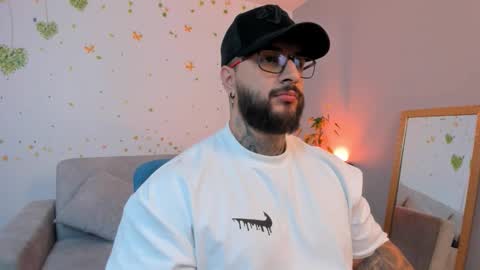 Snapshot of max_dic1 chatting on November 1, 1:39 am max D. online show from November 1, 1:39 am