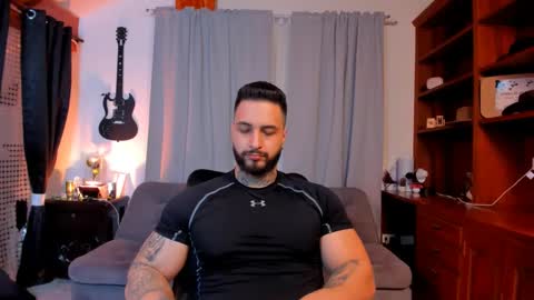 Snapshot of max_dic1 chatting on February 1, 4:35 am max D. online show from February 1, 4:35 am