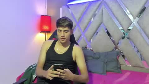 max_dixon7 online show from July 11, 12:41 pm