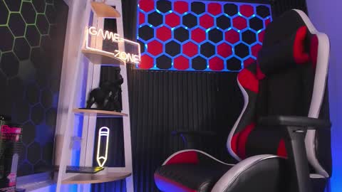 Max online show from March 24, 3:45 am